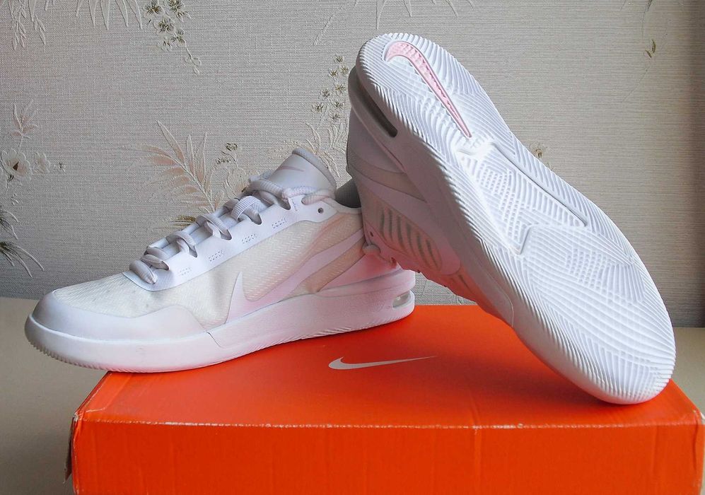 Женские теннисные кроссовки Nike Air Max Vapor Wing