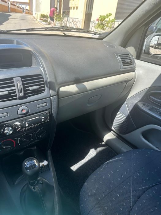Renault Clio 1.2 – Económico e Fiável