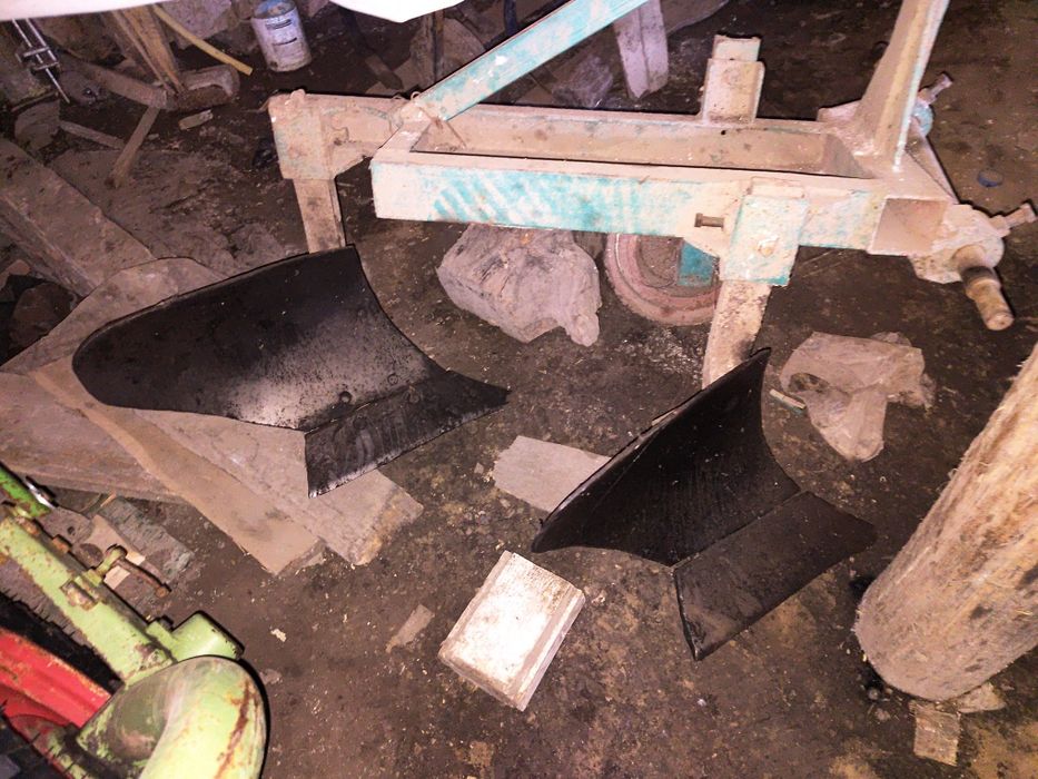 Продам плуг до т-25