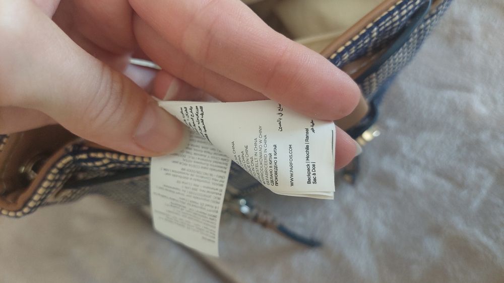 Mochila da Parfois azul e bege