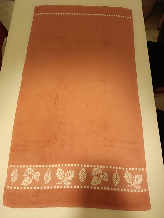 Toalha de Banho Rosa Velho. 127*70 cm. Nova
