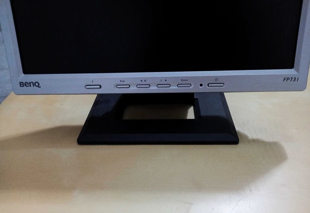 Monitor Benq FP731 + teclado Logitech Media Keyboard64575415916033121