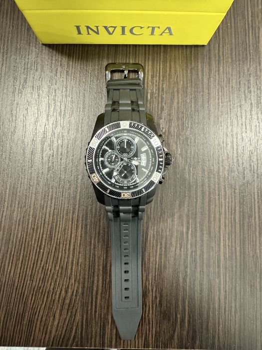 Продам жирные часы invicta