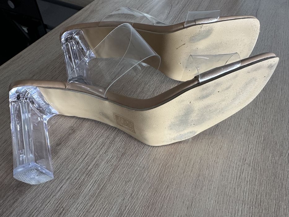 Klapki transparentne