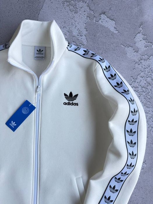 Костюм Adidas лампас: кофта-штани Зима 2 пари шкарпеток у подарунок
2
