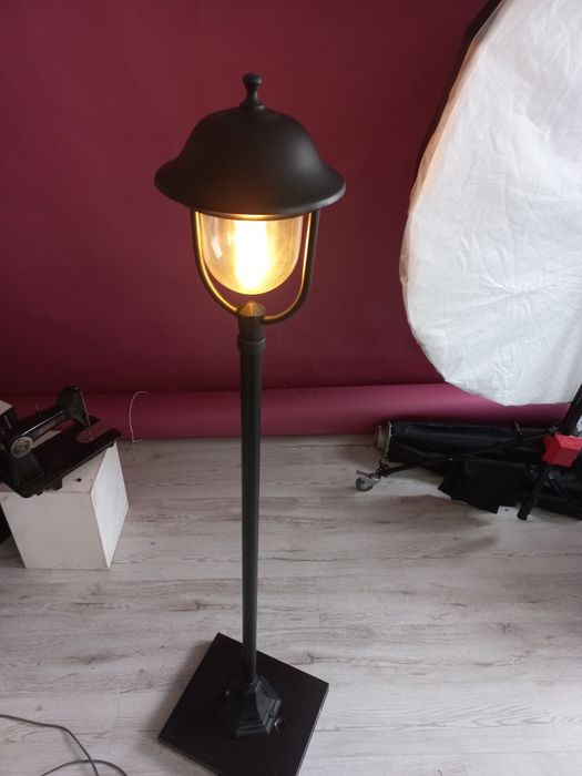 Latarnia ogrodowa lampa stojąca