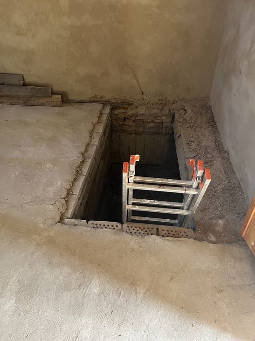 Продажа двоповерхового дуплекса - пів будинку - на Росі