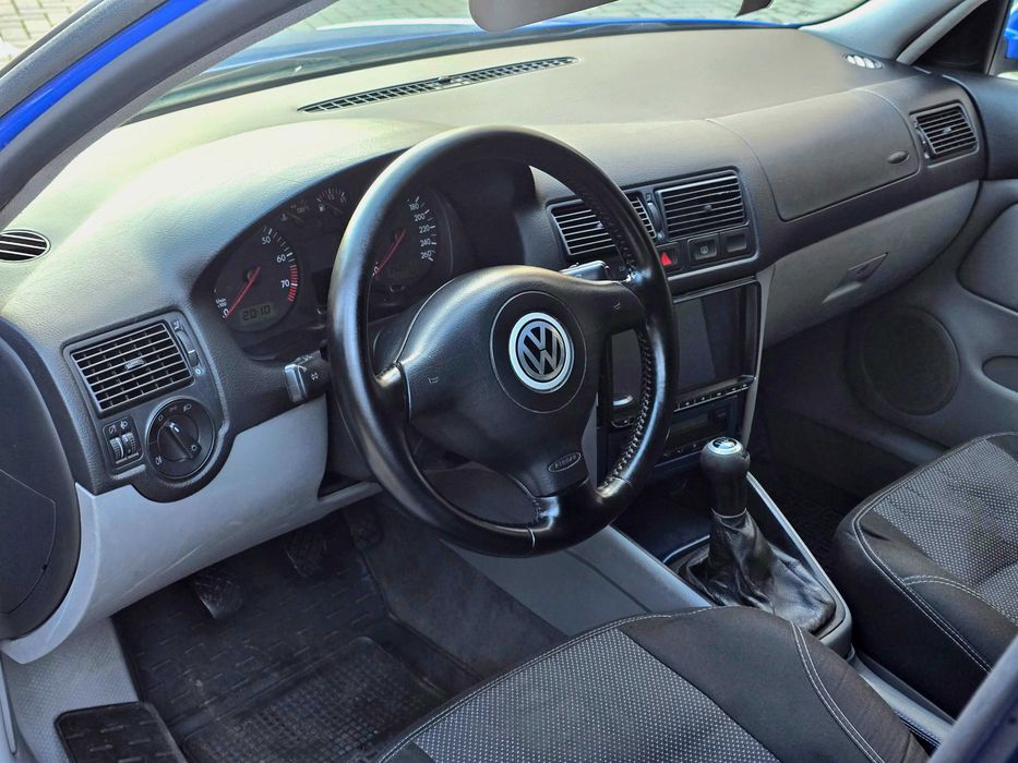 Volkswagen Golf 2000г.в. 1.6 газ-бензин