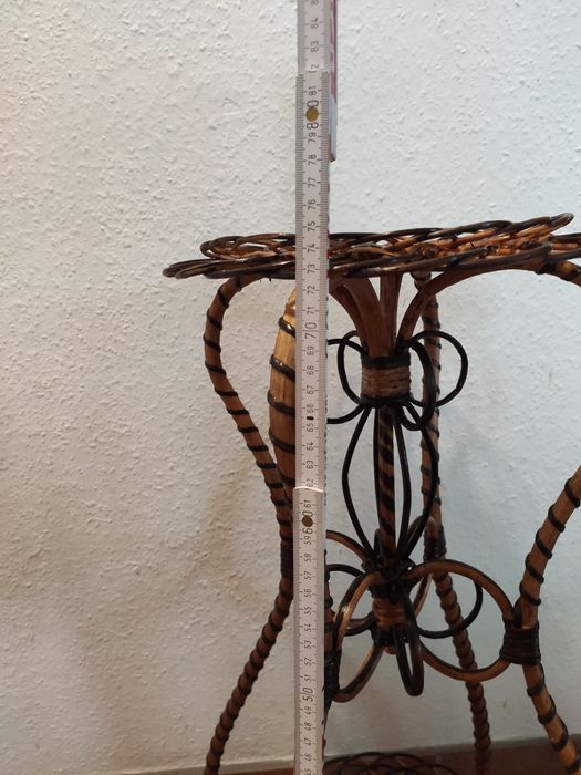 Świecznik wiklinowy .