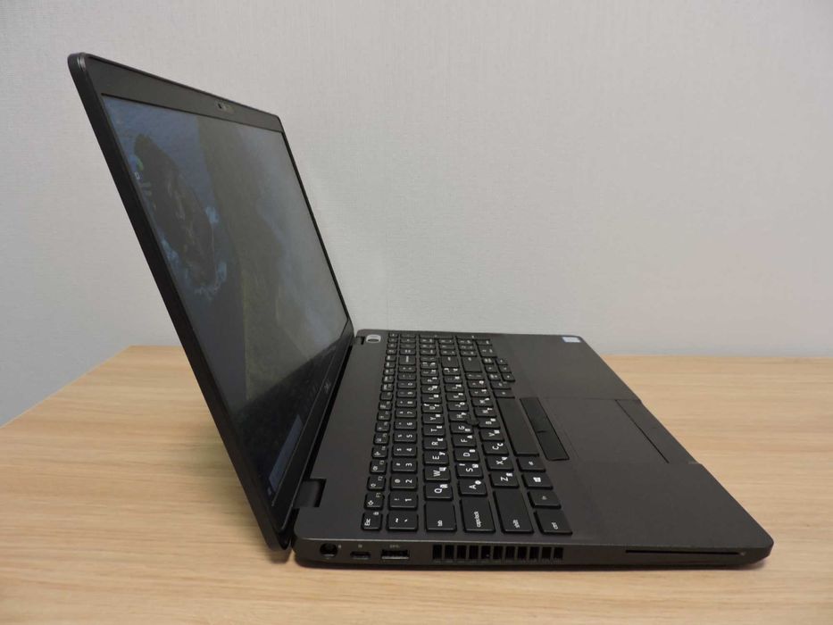 Dell Latitude 5500/15.6 FHD IPS/i7 8665U/16GB/SSD 256/UHD/подсветка