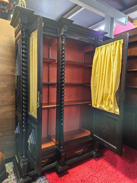 Livreiro antigo em madeira maciça - óptimo estado geral