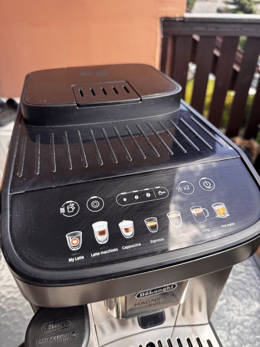 Ekspres DeLonghi Magnifica Evo