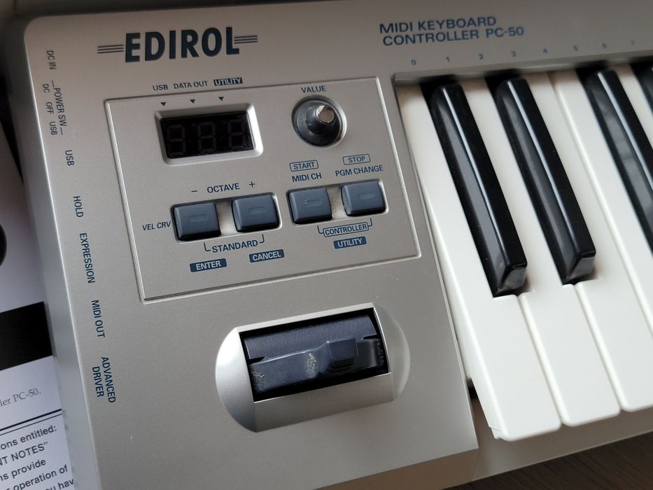 Teclado Midi EDIROL PC-50