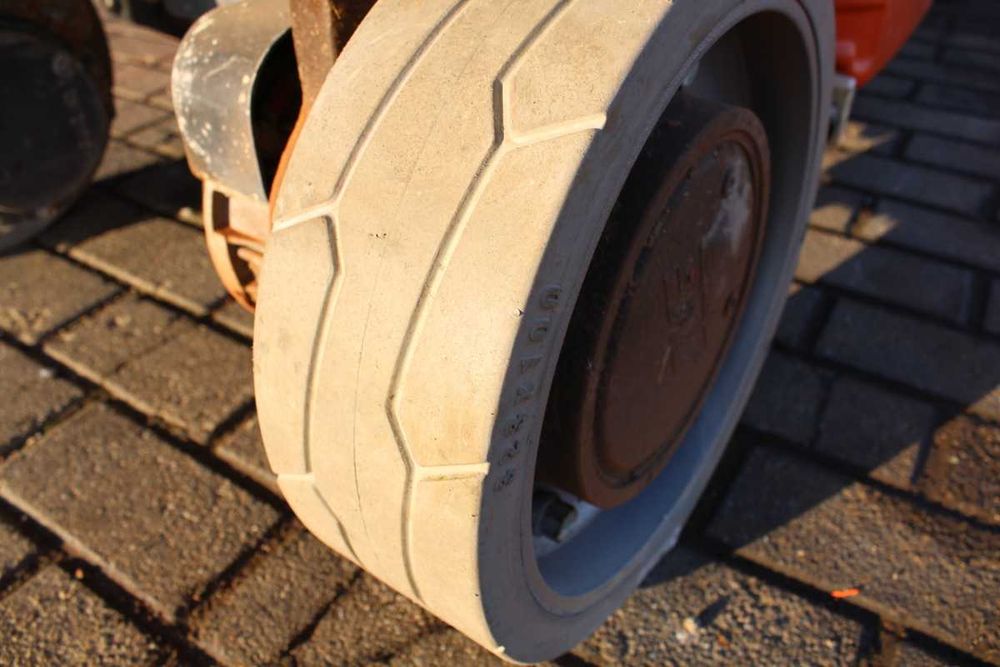 JLG 1930 ES podnośnik nożycowy zwyżka 8 m mini nowe aku. genie 1932