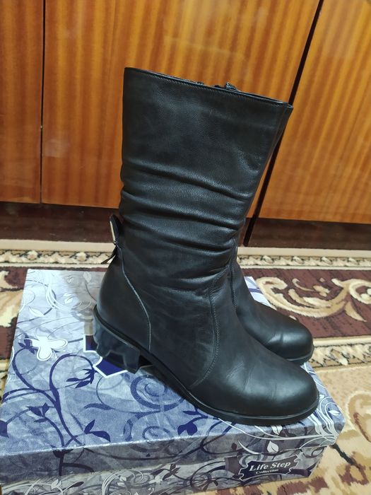 Продам осенние сапоги.
