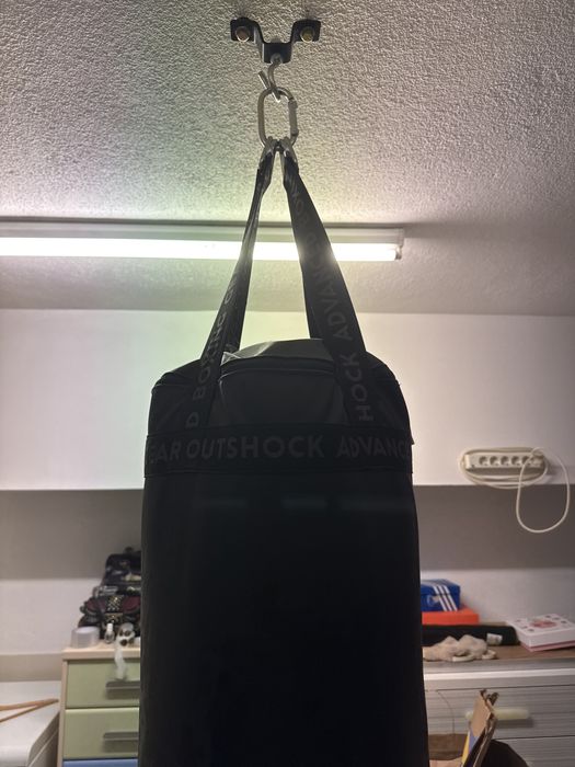 SACO DE BOXE OUTSHOCK 32kg l Socos e Pontapes