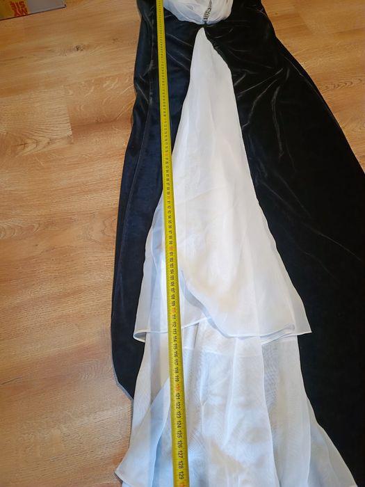 Ikona Elegancji : Vintage Black & Withe Velvet Gown