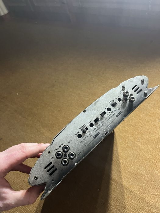 Продам усилителя в машину H-SA6041