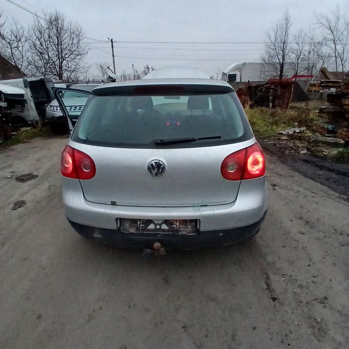 Volkswagen Golf 5 • 2005 рік • 1.6 бензин • 6-ступка • Розбір на запча
