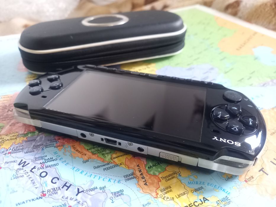 Konsola Sony psp 3004 (3000) slim 17 gier