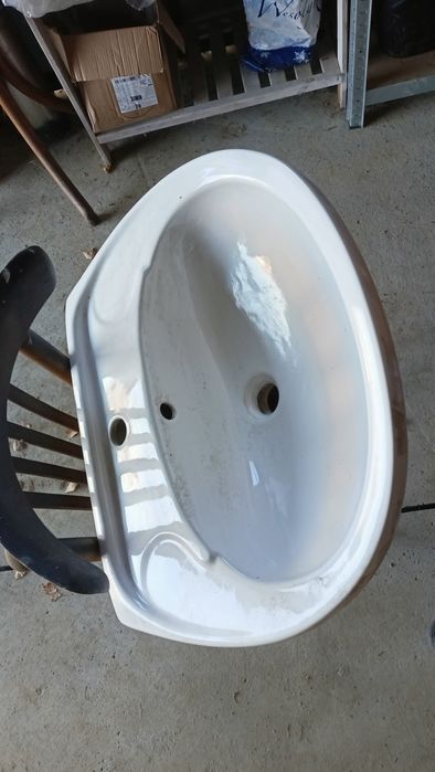 Nowa umywalka z postumentem szerokość 60 cm