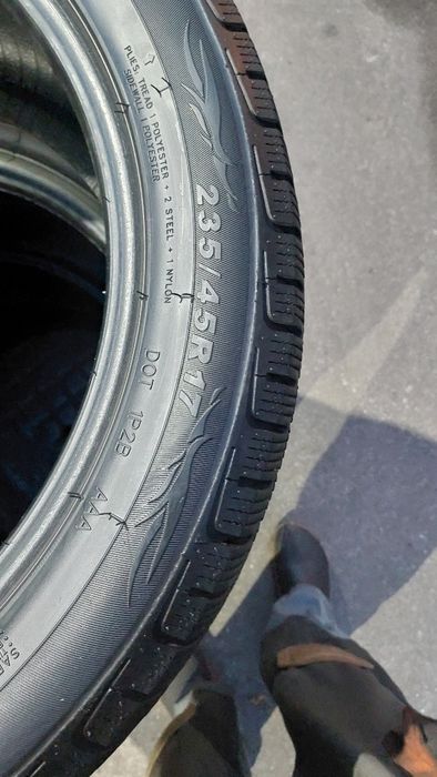 Продам 235 45 17 зима 4шт