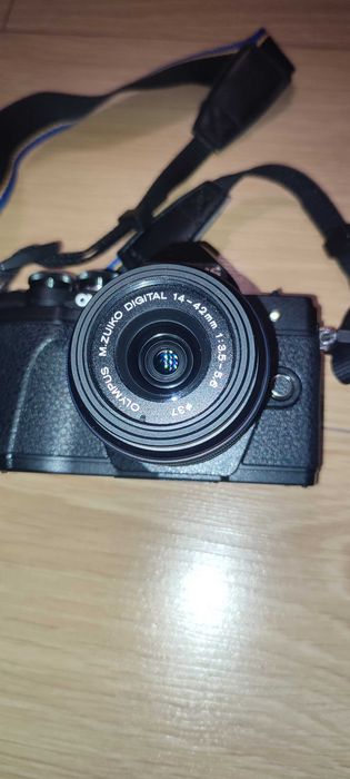 Aparat bezlusterkowiec Olympus OM-D E-M10 III z obiektgywem 14-42mm