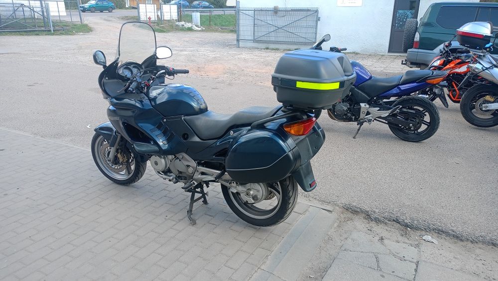 Honda NTV 650 Deavile