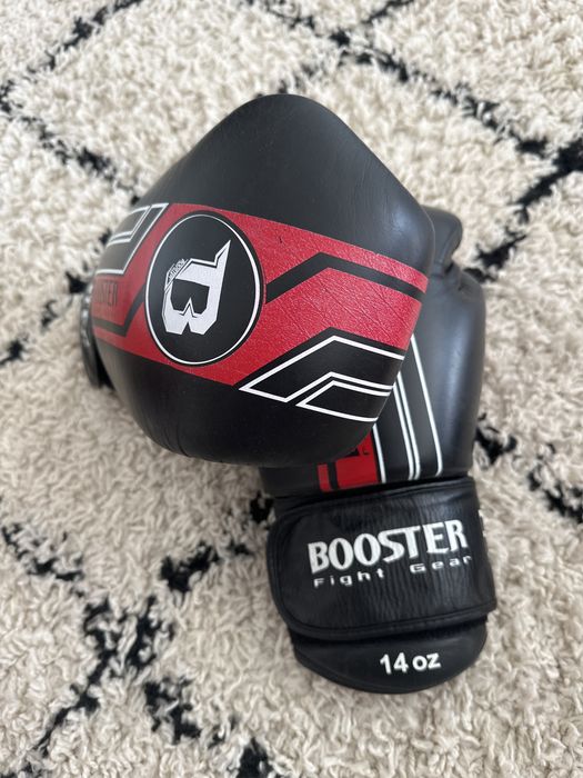 Booster v9 black/red