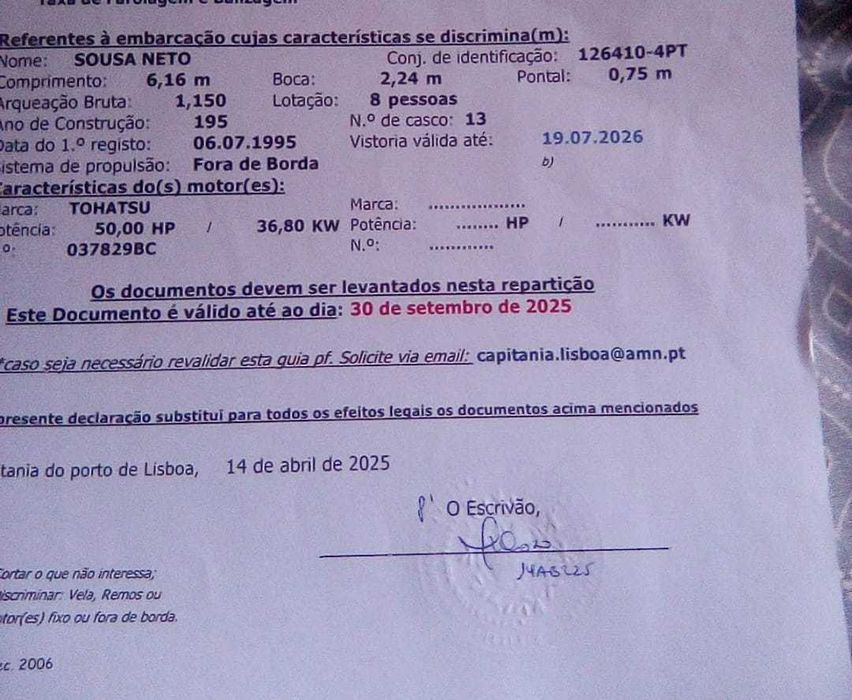 Barco de recreio classe 4 pronto a navega