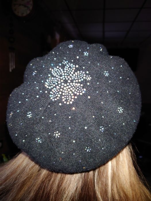 Шапка  бини велюр берет, шапка с ушками.