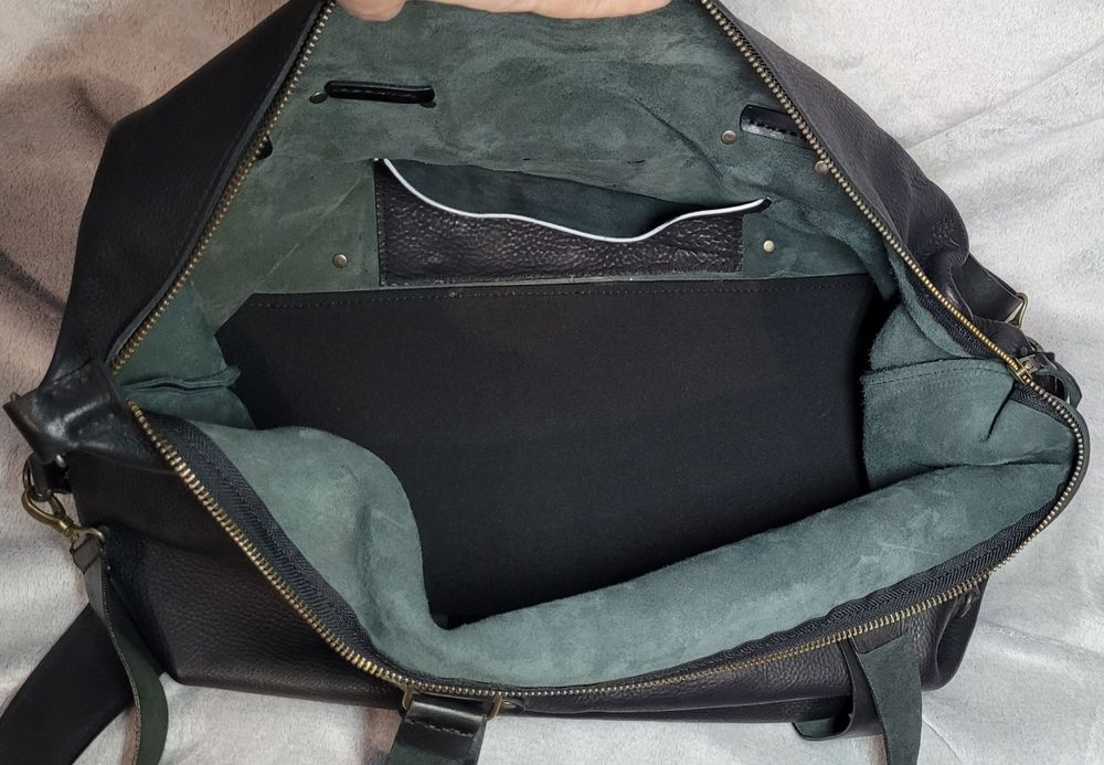 Дорожня шкіряна чорна сумка