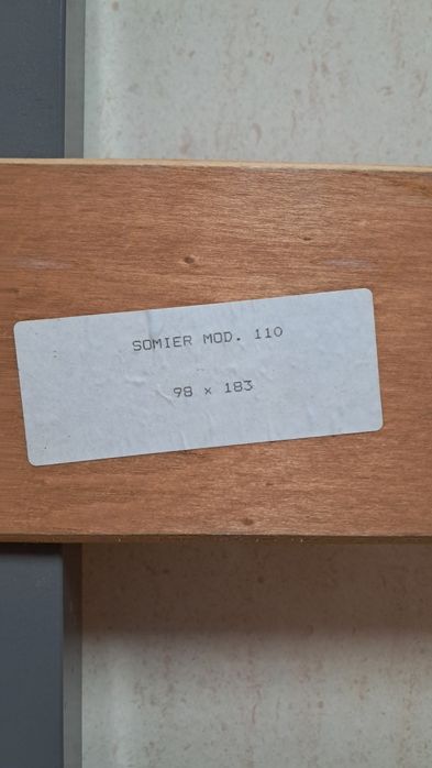 Estrado para cama em ótimo estado