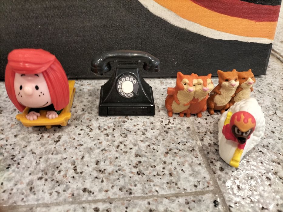 Vários bonecos Mc' donalds