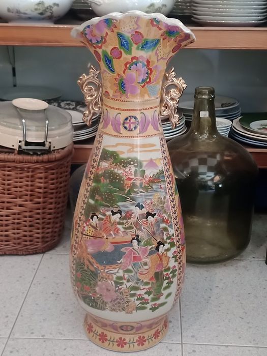 jarrão oval chinês com 61 cm de altura