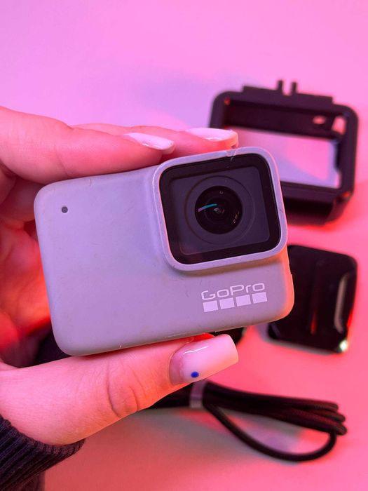 Екшн-камера GoPro Hero 7 White з картою пам'яті.