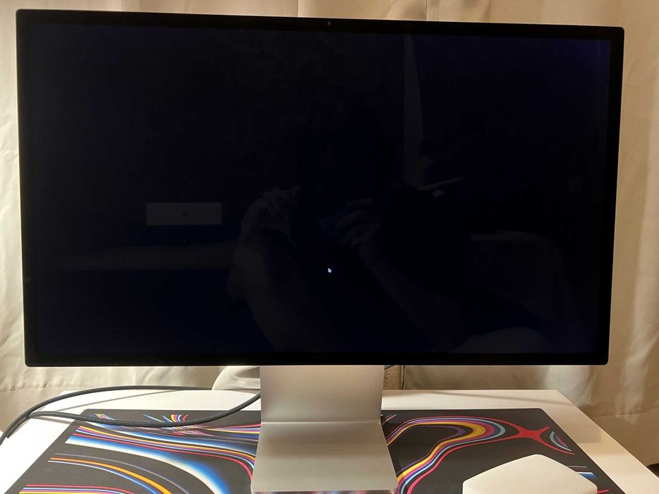 Apple Studio Display Tilt-adjustable stand (Standard glass)