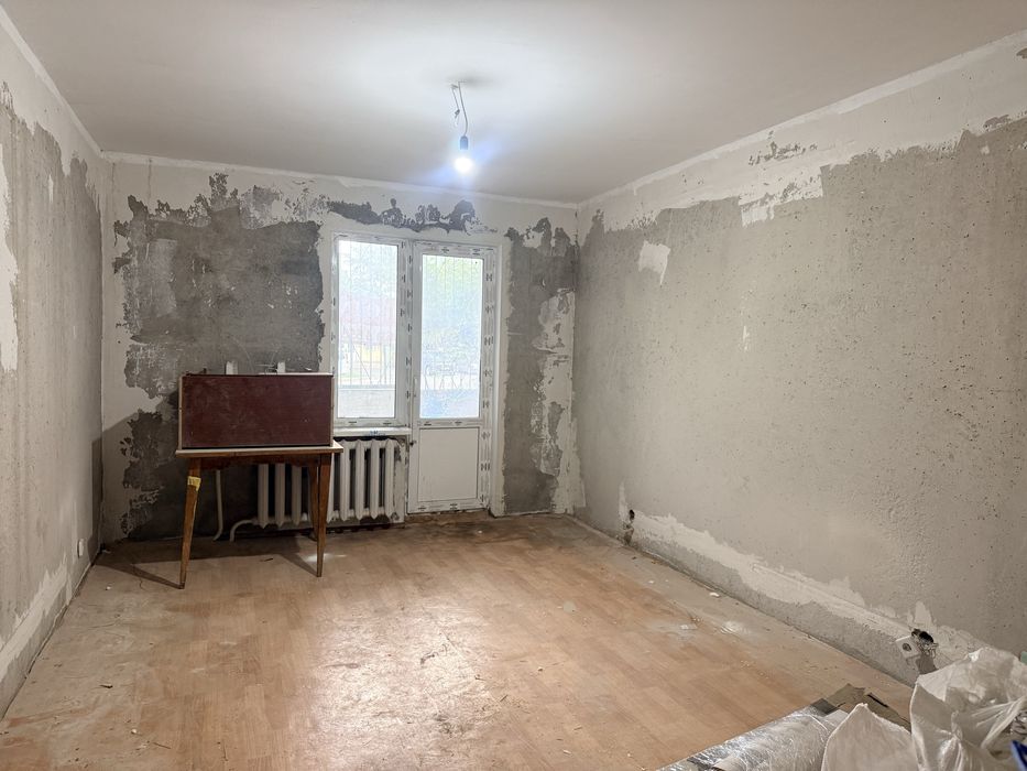 Продаж чотирьох кімнатної квартири . Ощадбанк.