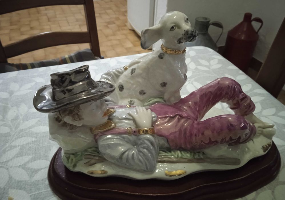Estatuetas em porcelana