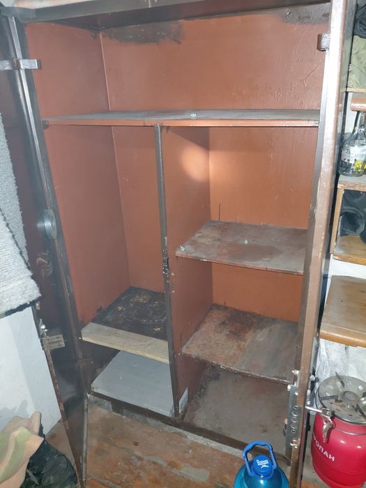 Сейф металевий..