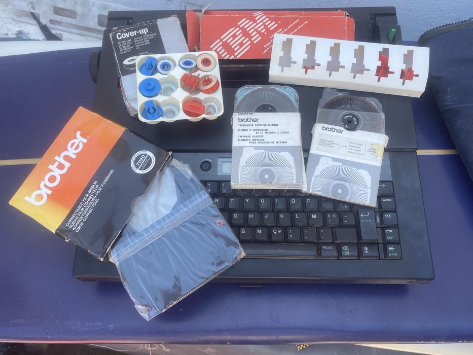Maquina escrever electrica brother ce-70