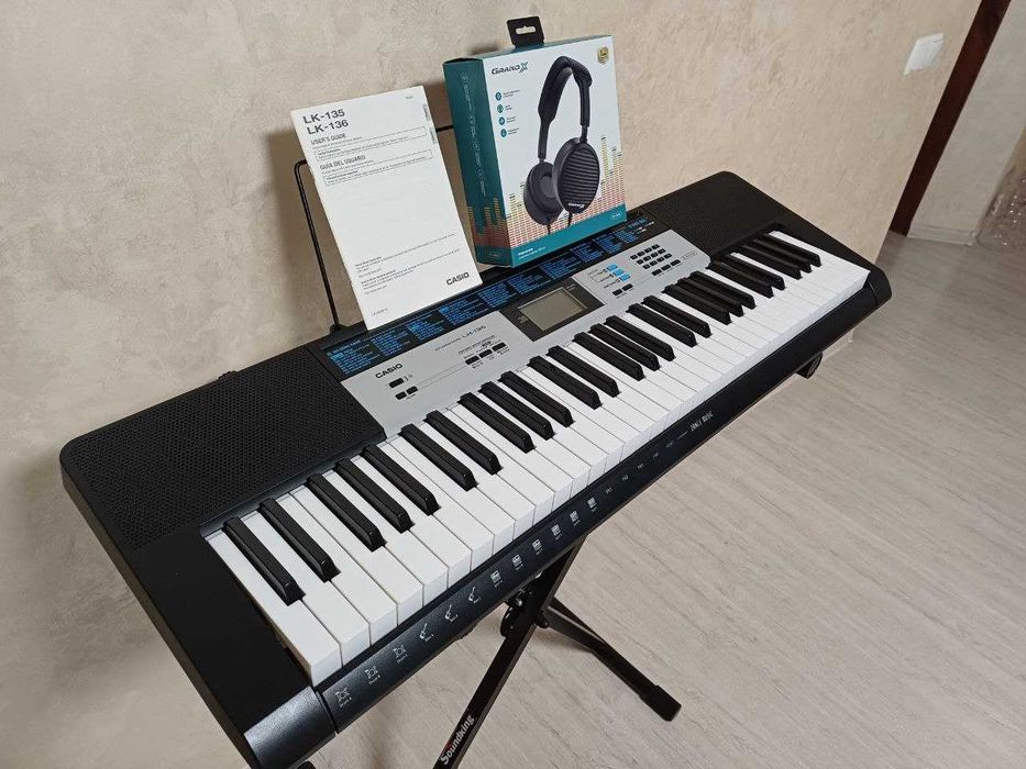 Синтезатор Casio LK-136 + Подарунки.