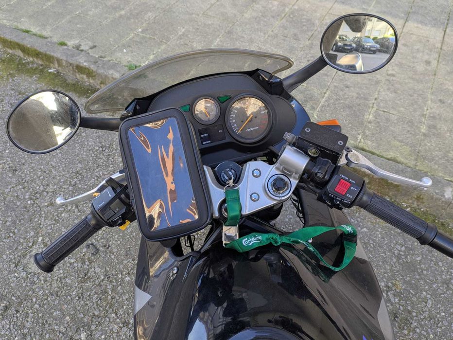 Mota Suzuki 750cc de 1993 impecável