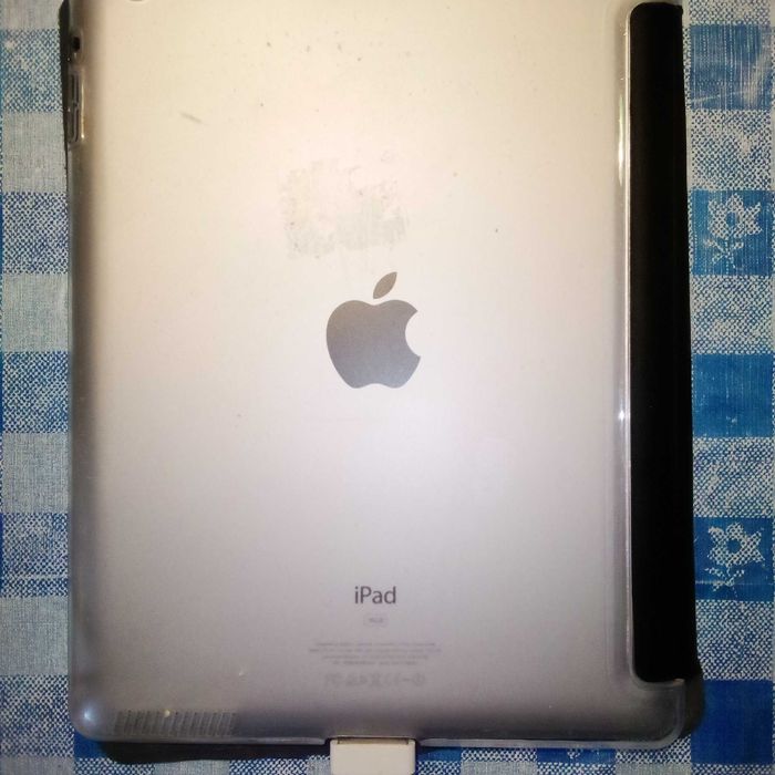 Планшет Apple iPad на запчастини + кабель USB