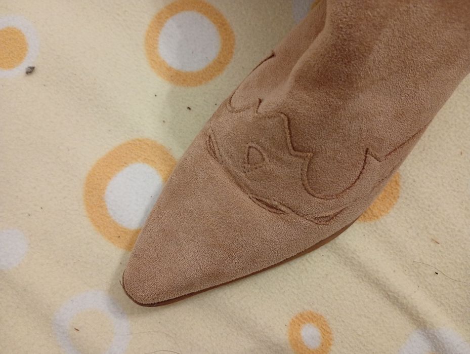 Botas à cowboy novas