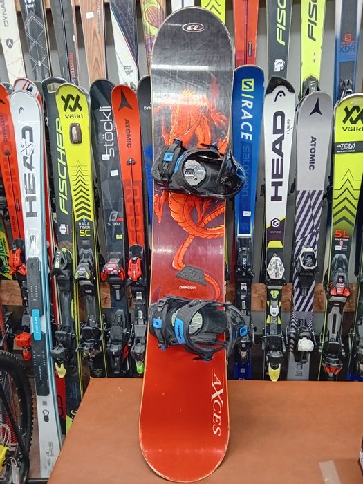 Snowboard 160 cm z wiązaniami