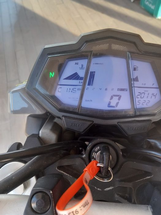 Yamaha mt 125.       .