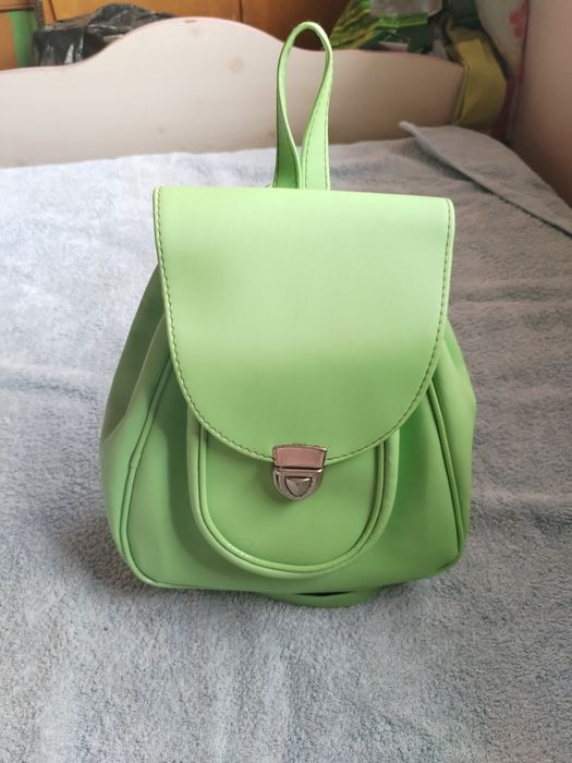 Mochila pequena verde lima