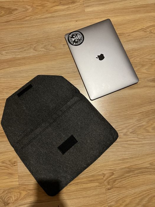 MacBook Pro 15 TouchBar Touch ID