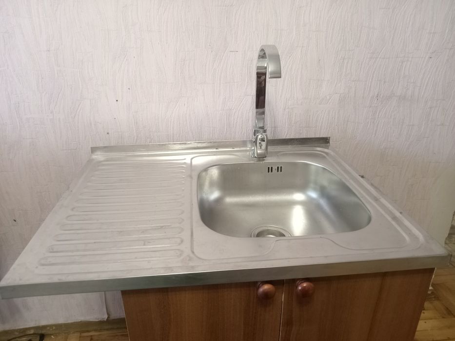 Мийка, кран, тумба під мийку